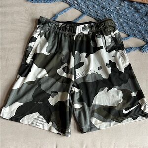 Nike Dri-Fit‎ Men's Athletic Shorts - Green ,Cream Camouflage Size M